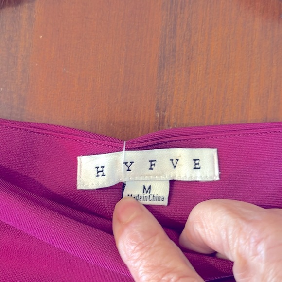 HYFVE SHORT FLIRTY FUN SKIRT  SIZE M FEATHERED  BOTTOM SIDE ZIPPED NWT - Picture 10 of 15